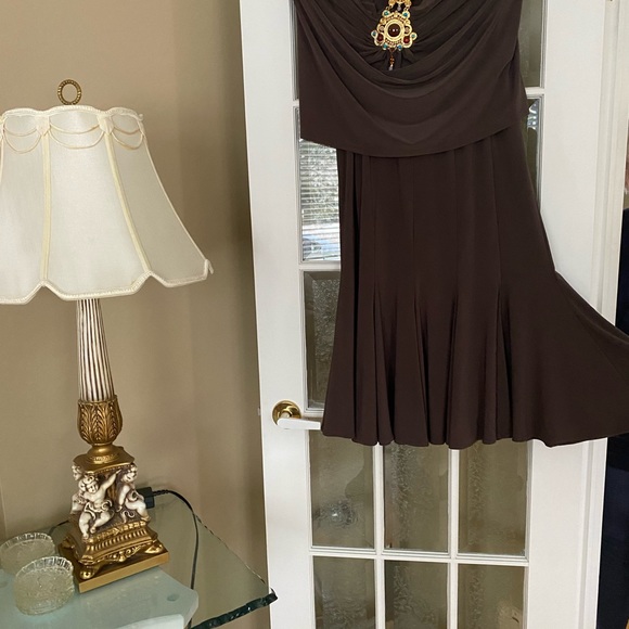 2 piece skirt with off the shoulder top. Ties at the neck with necklace. - Picture 3 of 4